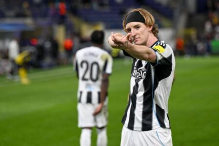 شعار نادي نيوكاسل يونايتد وكاراباخ قبل مباراتهما في دوري أبطال أوروبا 2026